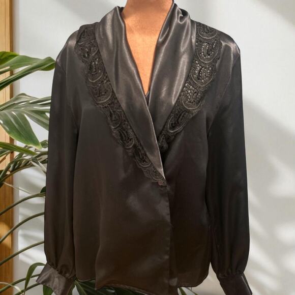 Stunning 80s vintage black satin and lace blouse - Picture 4 of 8